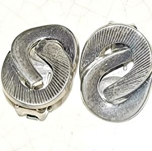 Vintage modernist textured loop figure 8 clip on earrings